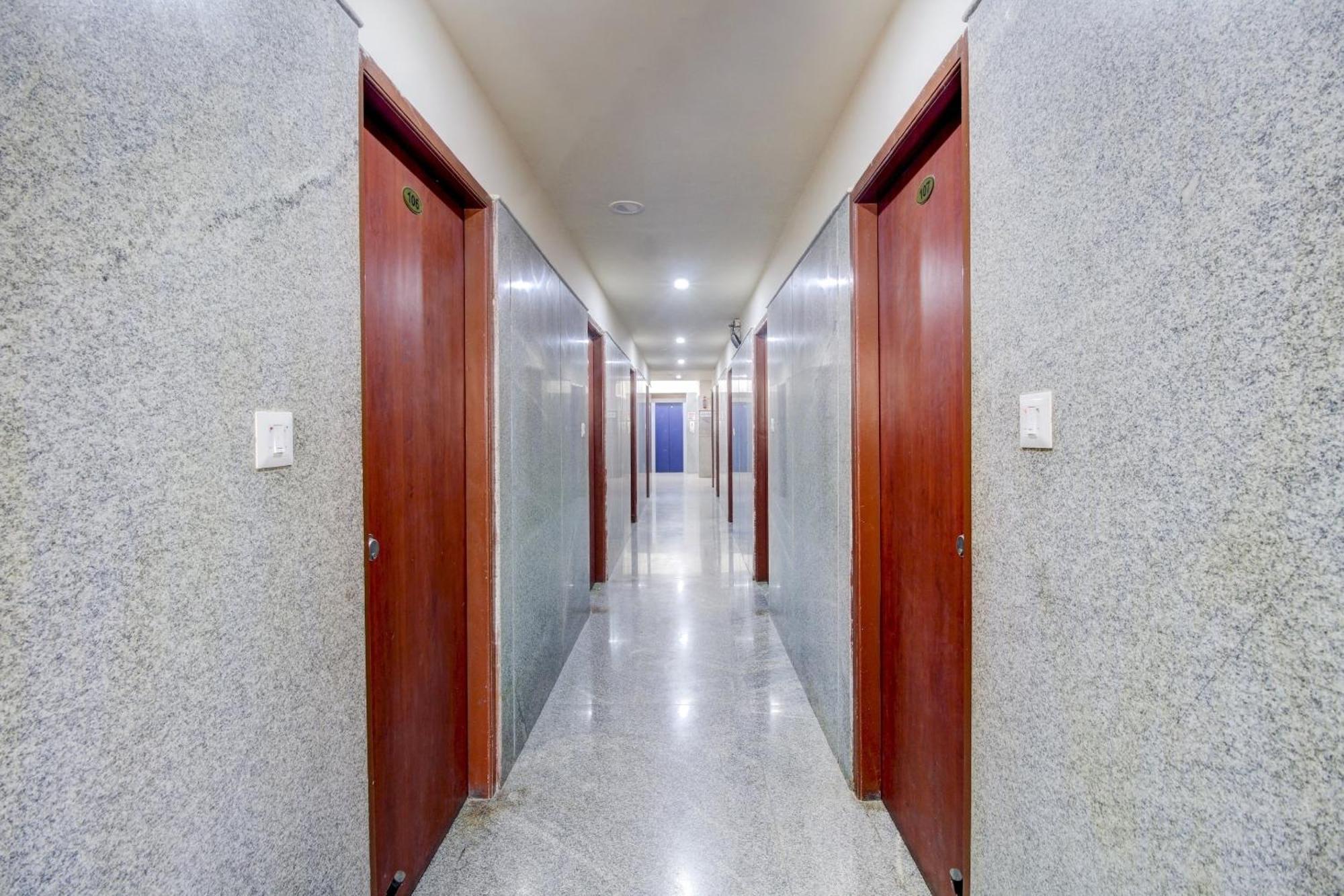 Super Hotel O Nar Comforts Near Ksr Railway Station Bangalore Eksteriør billede